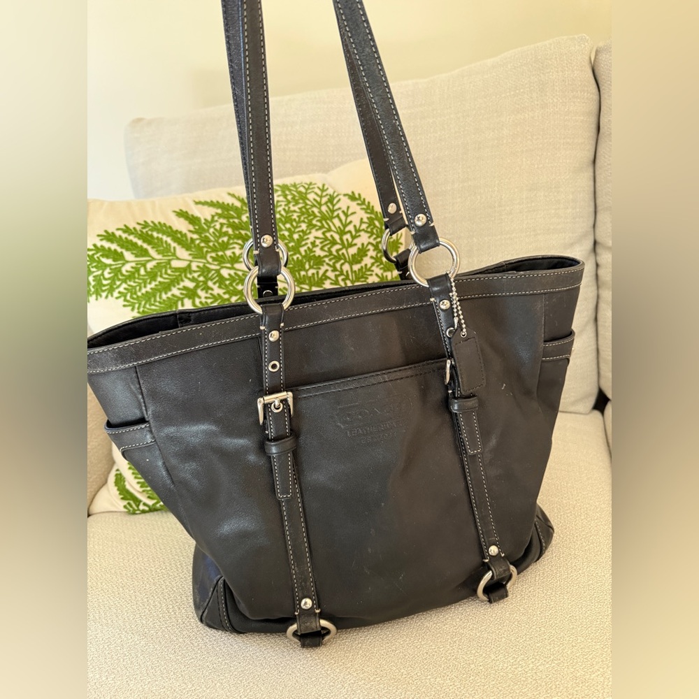 Coach Black Leather East-West Gallery Zip Tote Silver chrome buckles, 2000s